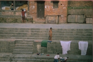 Pashupatinath: Banyistes del riu